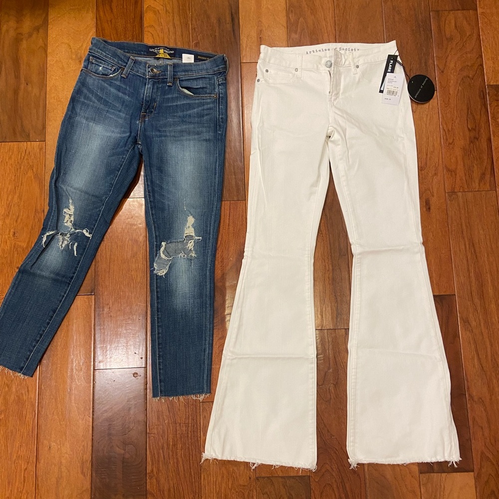Brand new Articles of Society White Flare jeans!